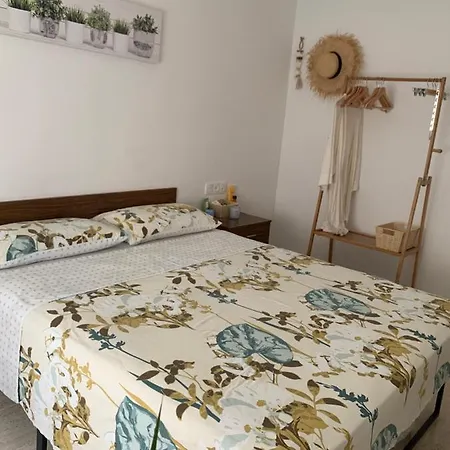Residencial Aqua - La Pineda Homestay *