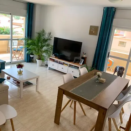 Residencial Aqua - La Pineda Homestay