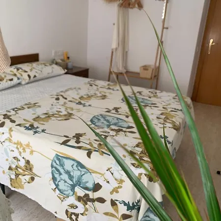 Residencial Aqua - La Pineda Homestay