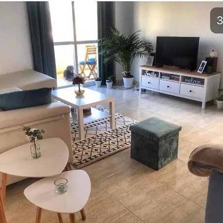 Residencial Aqua - La Pineda Homestay *