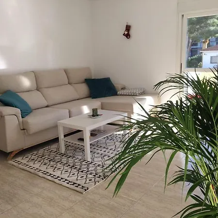 Residencial Aqua - La Pineda 萨洛