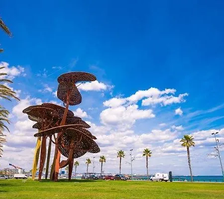 Residencial Aqua - La Pineda 萨洛
